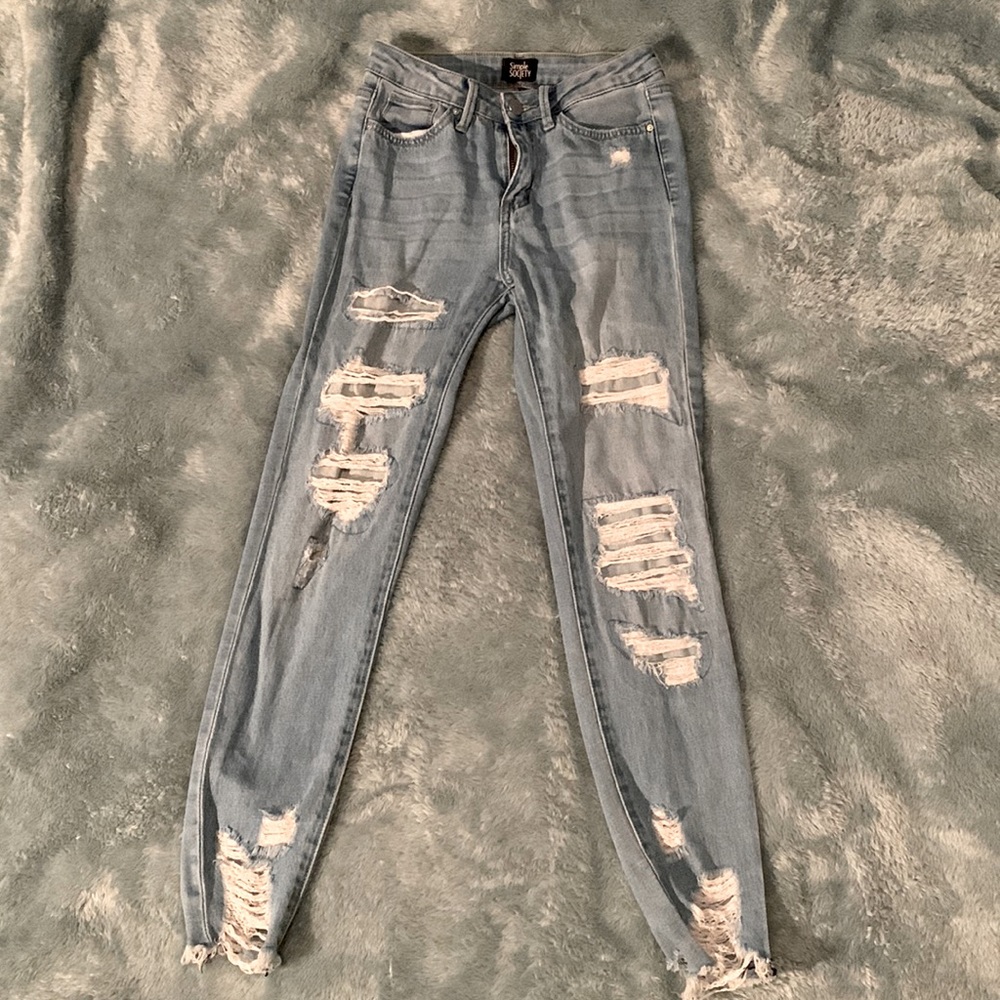 Light blue ripped jeans in a size 1/25 from simple society